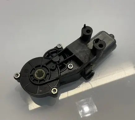 Mercedes-Benz E W211 Seat adjustment motor 0390203274 A0390203274