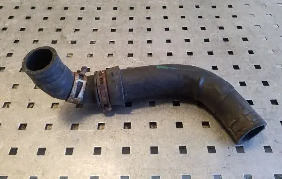 Engine coolant pipe/hose