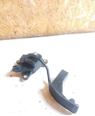 Nissan Qashqai+2 Accelerator throttle pedal 2818C