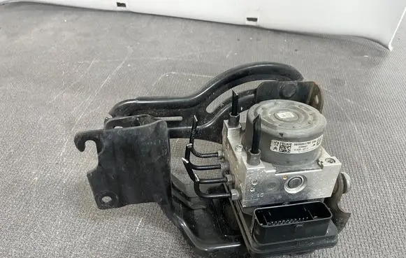 Peugeot 208 I ABS Pump 9806891780