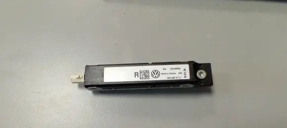 Volkswagen Atlas Aerial antenna amplifier 52510629A 3CN035577E B6J52510629A