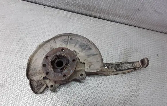 Volkswagen Touareg I Front wheel hub spindle knuckle 7L0407258A