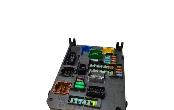 Citroen C4 II Picasso Fuse module 9806687980