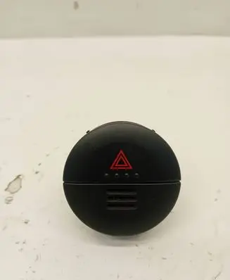 Nissan X-Trail T30 Hazard light switch 06016