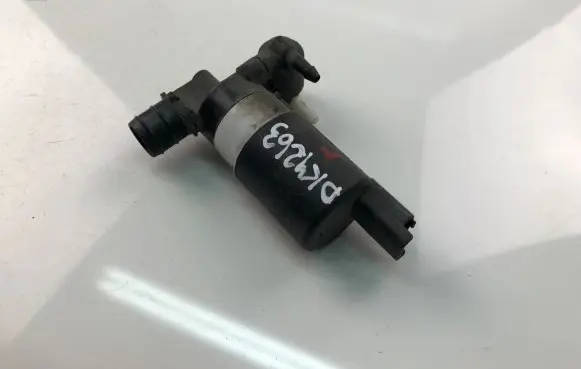 Peugeot 508 II Windscreen/windshield washer pump 8200031805
