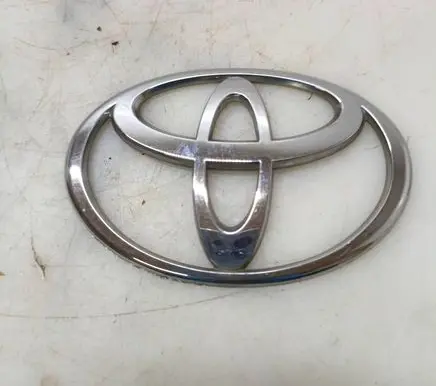 Toyota Corolla E120 E130 Manufacturer badge logo/emblem 2302