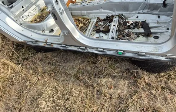 Mercedes-Benz E W211 Pillar (middle)