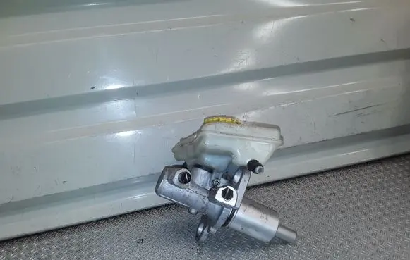 Audi A6 S6 C6 4F Master brake cylinder