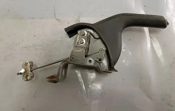 Suzuki Grand Vitara II Handbrake/parking brake lever assembly