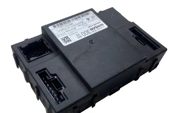 Nissan Navara D40 Comfort/convenience module 284B2EB300 5WK48935 DB01752