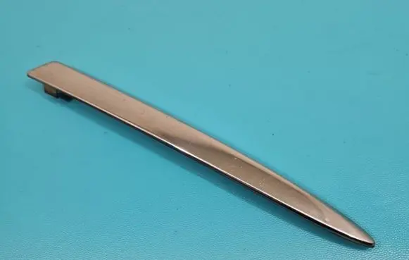Front bumper splitter molding
