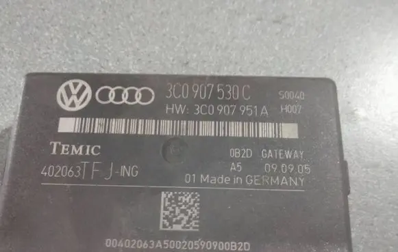 Volkswagen PASSAT B6 Gateway control module 3C0907530C 3C0907951A 402063