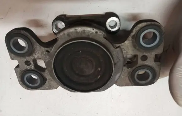 Volvo S80 Engine mount bracket 31316875