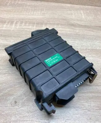Volkswagen Golf III Engine control unit/module ECU 811906264 0280800104