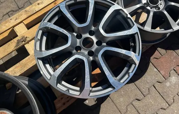 Maserati Ghibli R19 alloy rim 670044699