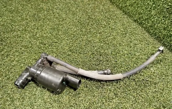 Land Rover Defender Windscreen/windshield washer pump L8B217K624AA L8B217K624 P1005853