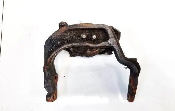 Opel Sintra Engine mount bracket