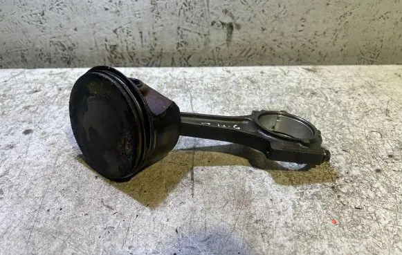 Dodge Challenger Piston with connecting rod