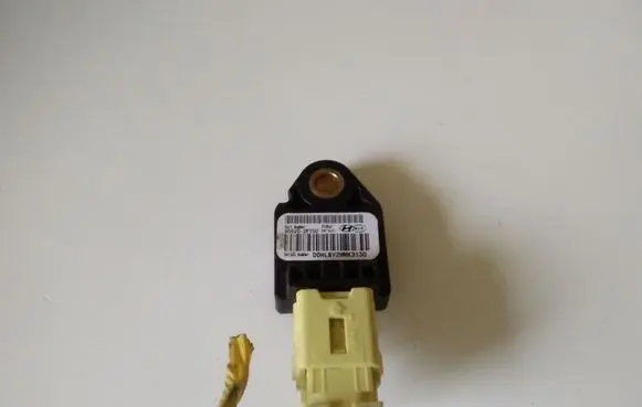 Hyundai Sonata Airbag deployment crash/impact sensor 959202F100