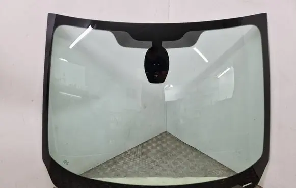 Renault Captur Front windscreen/windshield window 43R001586 E000200 DOT682AS1M1244