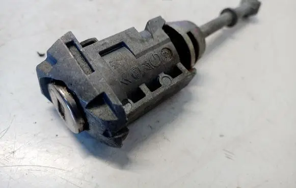 Citroen C4 III e-C4 Front door lock (next to the handle) 