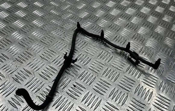 Volvo V50 Fuel injector supply line/pipe 