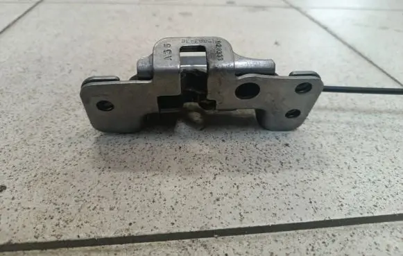 Chrysler Town & Country V Rear door lock 020335