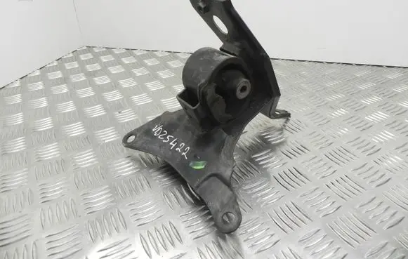 Toyota Verso-S Engine mount bracket