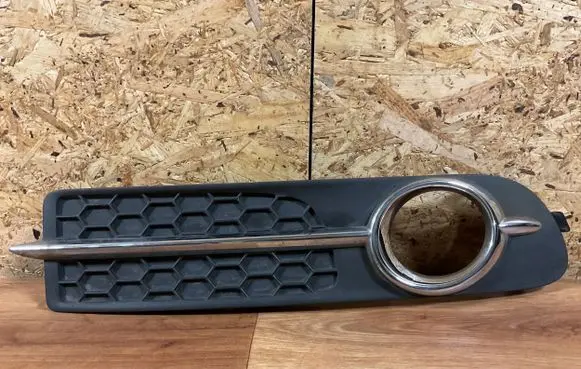 Volvo V70 Front fog light trim/grill 30744115 30655930 30790918