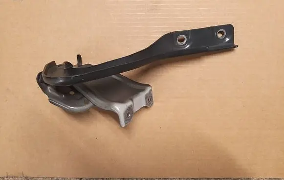 Suzuki Swift III Engine bonnet/hood hinges MK8