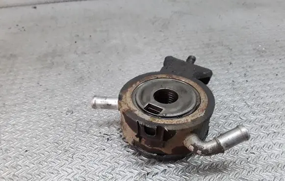 Toyota Avensis T220 Oil filter mounting bracket