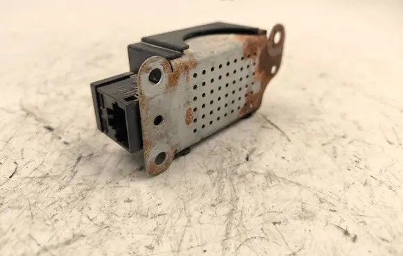 Volkswagen Golf V Aerial antenna amplifier 5M0035570B 7617310031
