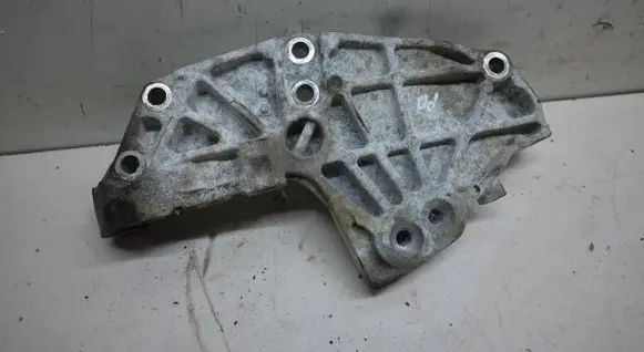Engine mounting bracket