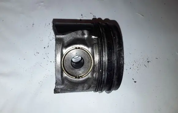 KIA Carens I Piston NOCODE