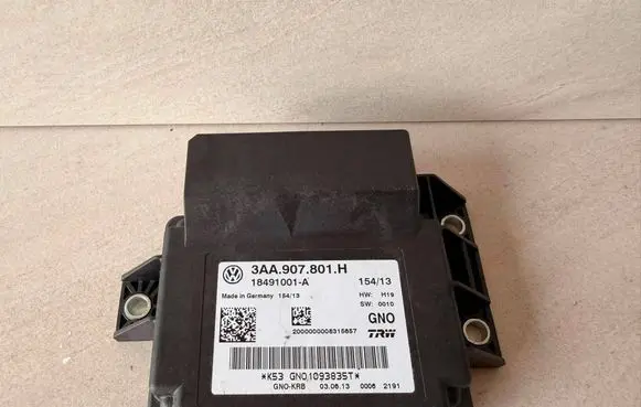 Volkswagen PASSAT B7 Hand brake control module 3AA907801H