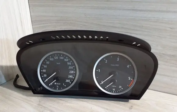 BMW 5 E60 E61 Speedometer (instrument cluster) 110080213 6945633