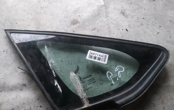 Toyota Auris 150 Front triangle window/glass as2