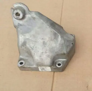 Mercedes-Benz C W204 Engine mounting bracket A1562232404