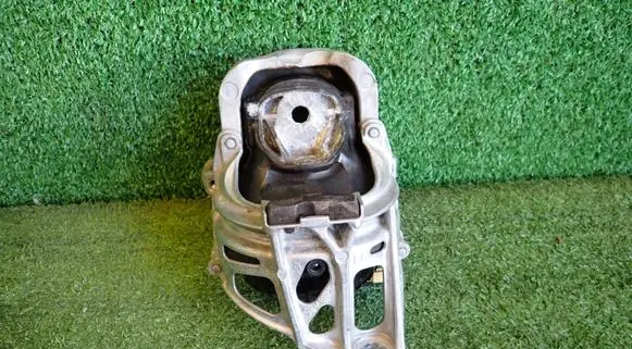 Audi A6 S6 C8 4K Engine mount bracket 4M0199371B