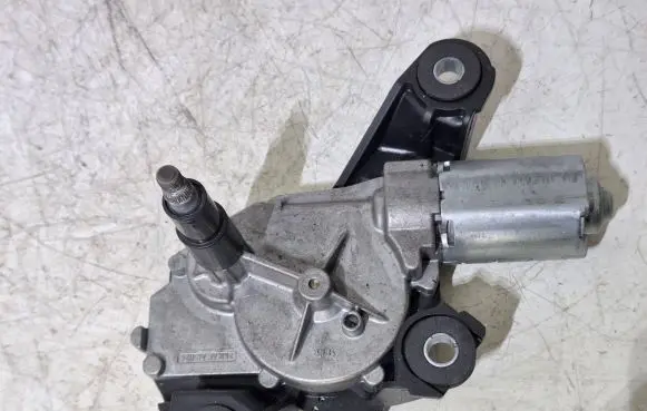 Nissan Qashqai Rear window wiper motor 0390201820