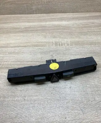 Opel Zafira B Hazard light switch 13100105