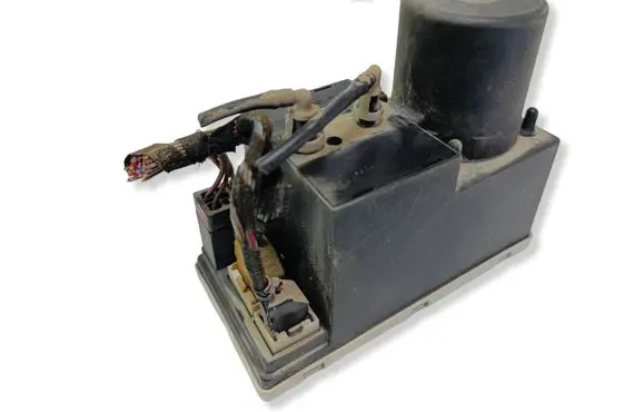 Audi A4 S4 B5 8D Central locking vacuum pump 8L0862257E