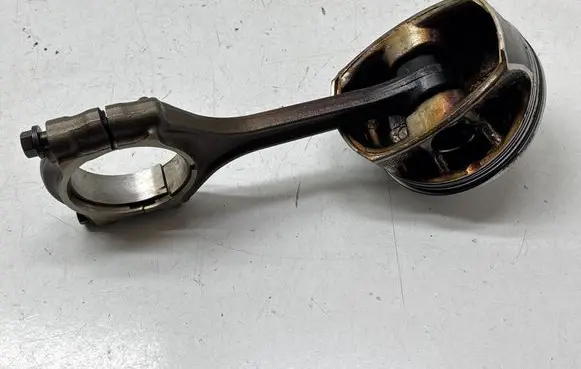 Ram 1500 Piston with connecting rod 