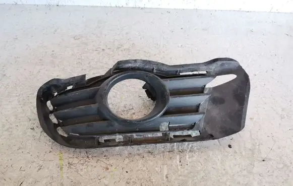 Mercedes-Benz C AMG W204 Front fog light trim/grill A2048850123