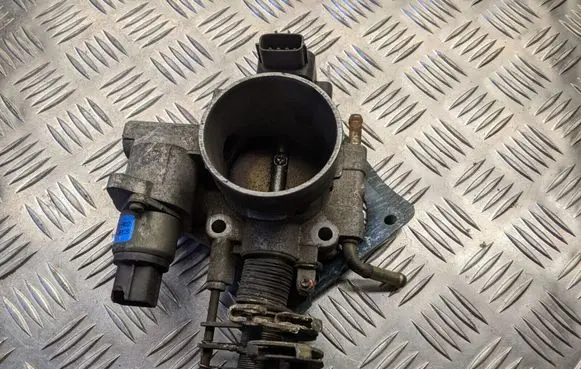 Subaru Legacy Throttle valve A33661R02