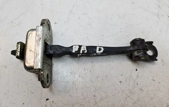 Nissan Qashqai Front door check strap stopper