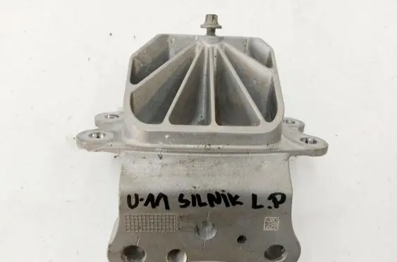 BMW iX1 Engine mount bracket 9796438
