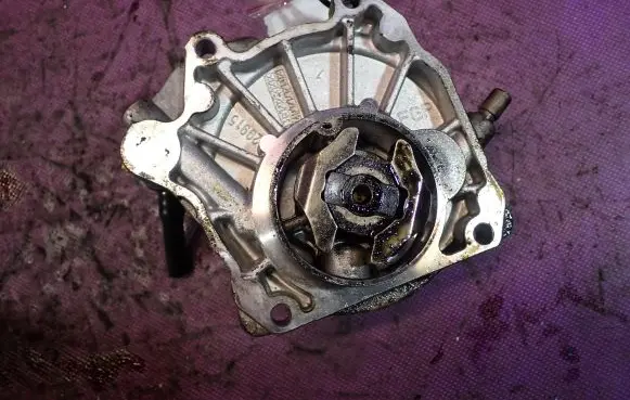 Opel Vectra C Vacuum pump