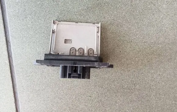 Nissan Micra Heater blower motor/fan resistor 000