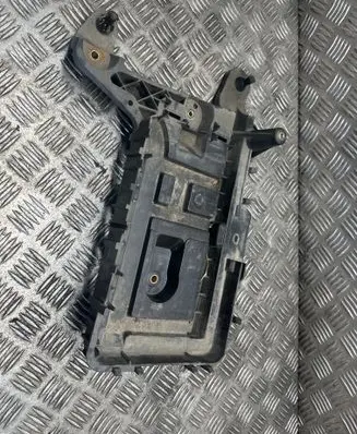 Volkswagen Tiguan Battery tray 1K0915333